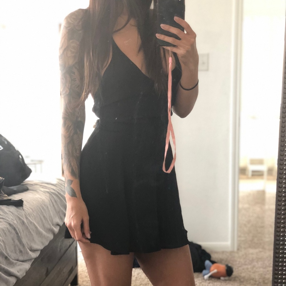 Romper - Picture 2 of 4